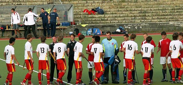 Shakehands im Berliner Olympia-Stadion - Foto  Jochen Kohl