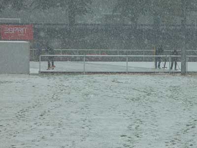 Schneeschippen auf dem Hubi